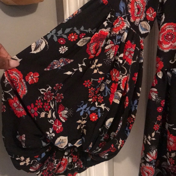 Floral dress with bell sleeves - Picture 2 of 3